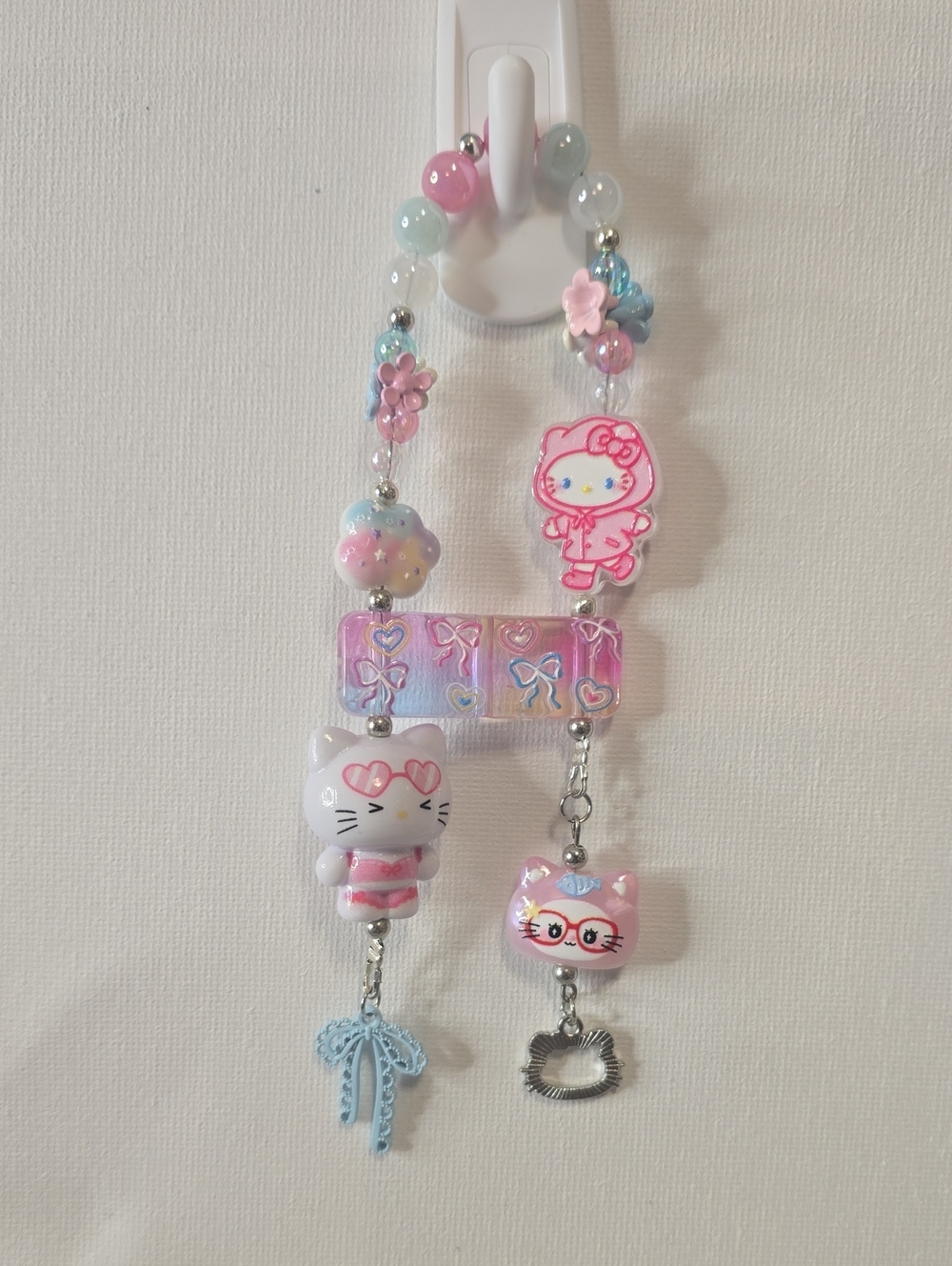 Handmade Hello Kitty Keychain Bag Charm - Cute Beaded Phone Accessory